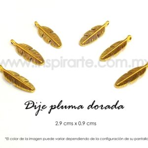 Dije pluma dorada 2.9 cms x 0.9 cms